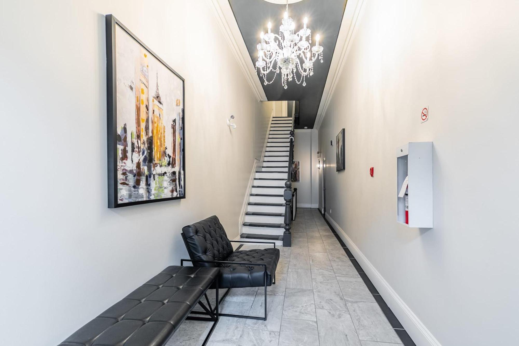 Modern Studio Apt - Heart of DT Hamilton Appartement Buitenkant foto